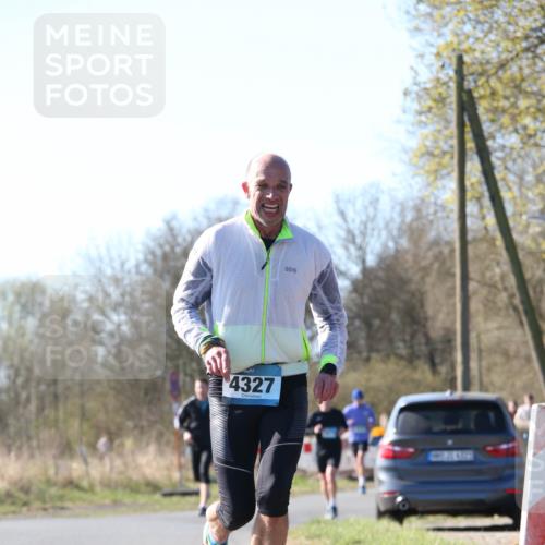06.04.2025 - 44. Internationalen Wilhelmsburger Insellauf Jannik Wohlers http://msf.ph/oto/7621285 06.04.2025 10:11:52 Laufen 4327 meine-sportfotos.de