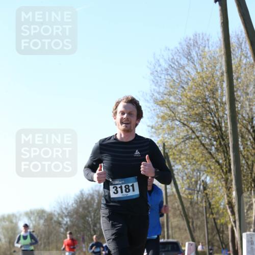 06.04.2025 - 44. Internationalen Wilhelmsburger Insellauf Jannik Wohlers http://msf.ph/oto/7621374 06.04.2025 10:12:28 Laufen 3181 meine-sportfotos.de