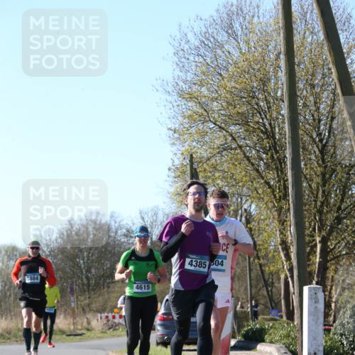 06.04.2025 - 44. Internationalen Wilhelmsburger Insellauf Jannik Wohlers http://msf.ph/oto/7621427 06.04.2025 10:12:43 Laufen 3884, 4454, 4615, 4385, 604 meine-sportfotos.de