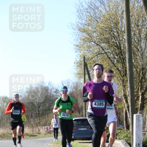 06.04.2025 - 44. Internationalen Wilhelmsburger Insellauf Jannik Wohlers http://msf.ph/oto/7621430 06.04.2025 10:12:43 Laufen 3884, 4615, 1428, 31, 6223, 4385, 04 meine-sportfotos.de