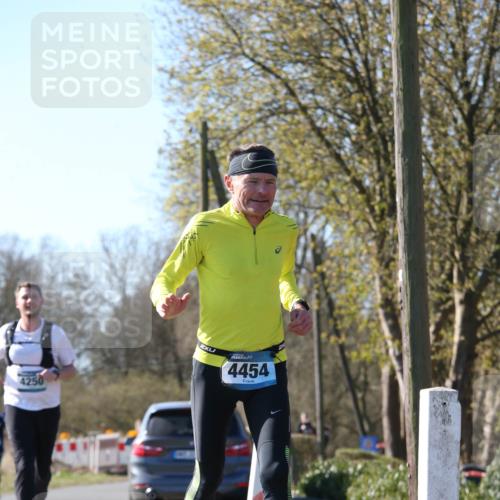 06.04.2025 - 44. Internationalen Wilhelmsburger Insellauf Jannik Wohlers http://msf.ph/oto/7621455 06.04.2025 10:12:50 Laufen 4250, 4454 meine-sportfotos.de