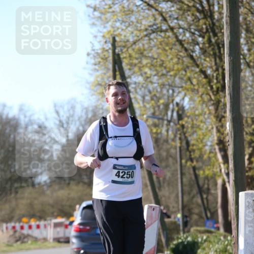 06.04.2025 - 44. Internationalen Wilhelmsburger Insellauf Jannik Wohlers http://msf.ph/oto/7621466 06.04.2025 10:12:53 Laufen 4250 meine-sportfotos.de