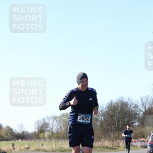 06.04.2025 - 44. Internationalen Wilhelmsburger Insellauf Jannik Wohlers http://msf.ph/oto/7621479 06.04.2025 10:13:02 Laufen 3552 meine-sportfotos.de