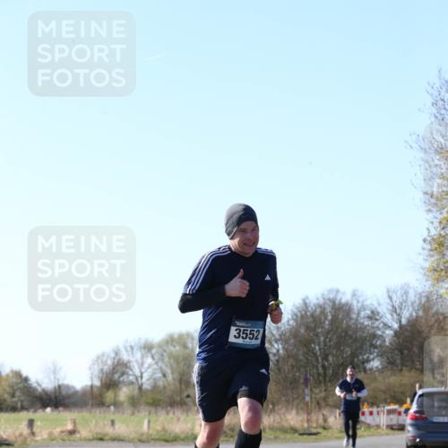 06.04.2025 - 44. Internationalen Wilhelmsburger Insellauf Jannik Wohlers http://msf.ph/oto/7621480 06.04.2025 10:13:02 Laufen 3552 meine-sportfotos.de