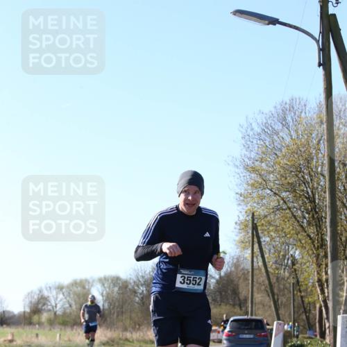 06.04.2025 - 44. Internationalen Wilhelmsburger Insellauf Jannik Wohlers http://msf.ph/oto/7621486 06.04.2025 10:13:03 Laufen 3552 meine-sportfotos.de