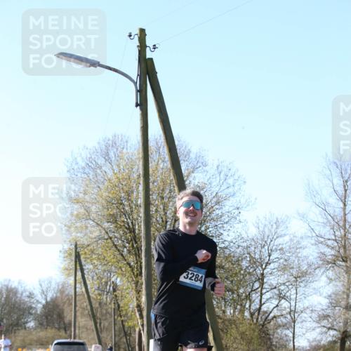 06.04.2025 - 44. Internationalen Wilhelmsburger Insellauf Jannik Wohlers http://msf.ph/oto/7621517 06.04.2025 10:13:21 Laufen 3284 meine-sportfotos.de