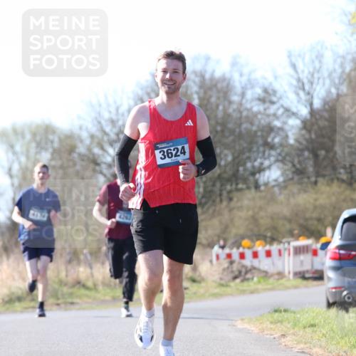 06.04.2025 - 44. Internationalen Wilhelmsburger Insellauf Jannik Wohlers http://msf.ph/oto/7621605 06.04.2025 10:14:19 Laufen 4174, 3624, 31, 4323 meine-sportfotos.de