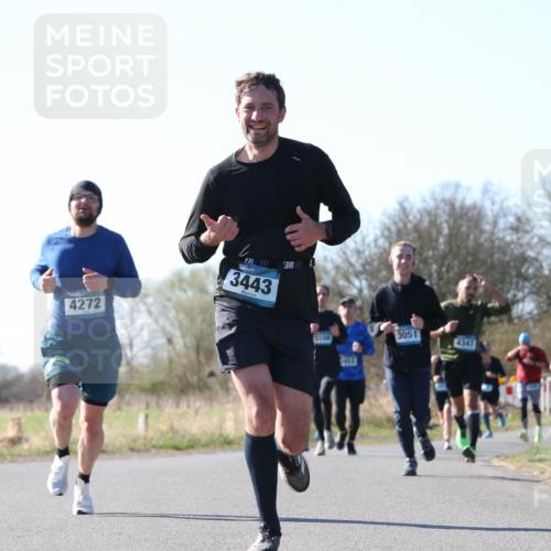 06.04.2025 - 44. Internationalen Wilhelmsburger Insellauf Jannik Wohlers http://msf.ph/oto/7621646 06.04.2025 10:14:47 Laufen 4272, 3443, 5186, 2453, 3051, 4347, 31, 4323 meine-sportfotos.de