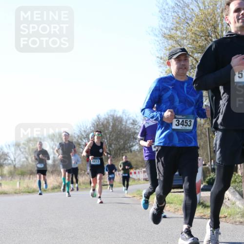 06.04.2025 - 44. Internationalen Wilhelmsburger Insellauf Jannik Wohlers http://msf.ph/oto/7621690 06.04.2025 10:14:54 Laufen 4413, 3453, 5108 meine-sportfotos.de