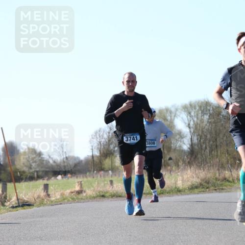 06.04.2025 - 44. Internationalen Wilhelmsburger Insellauf Jannik Wohlers http://msf.ph/oto/7621709 06.04.2025 10:14:58 Laufen 3741, 3808, 4527 meine-sportfotos.de