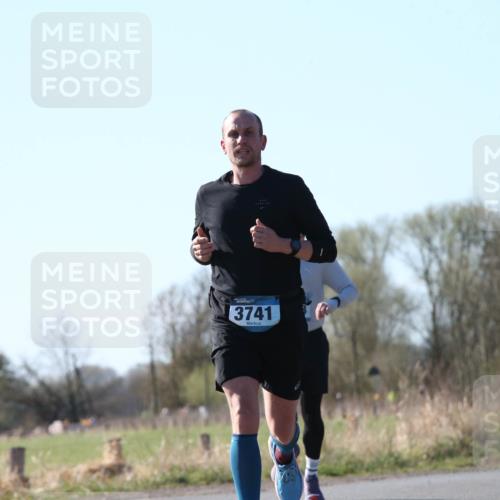 06.04.2025 - 44. Internationalen Wilhelmsburger Insellauf Jannik Wohlers http://msf.ph/oto/7621711 06.04.2025 10:14:58 Laufen 3741, 3793 meine-sportfotos.de