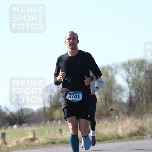 06.04.2025 - 44. Internationalen Wilhelmsburger Insellauf Jannik Wohlers http://msf.ph/oto/7621712 06.04.2025 10:14:58 Laufen 3741, 3793 meine-sportfotos.de