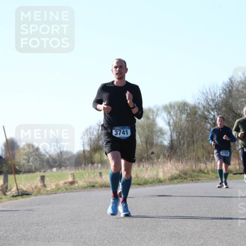 06.04.2025 - 44. Internationalen Wilhelmsburger Insellauf Jannik Wohlers http://msf.ph/oto/7621714 06.04.2025 10:14:59 Laufen 3741, 3793, 4527, 3542 meine-sportfotos.de