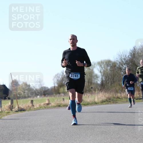 06.04.2025 - 44. Internationalen Wilhelmsburger Insellauf Jannik Wohlers http://msf.ph/oto/7621716 06.04.2025 10:14:59 Laufen 3741, 3793, 4527 meine-sportfotos.de