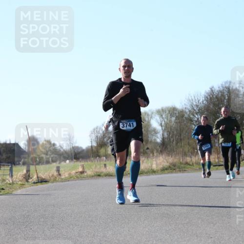 06.04.2025 - 44. Internationalen Wilhelmsburger Insellauf Jannik Wohlers http://msf.ph/oto/7621718 06.04.2025 10:14:59 Laufen 3741, 3793, 4527 meine-sportfotos.de