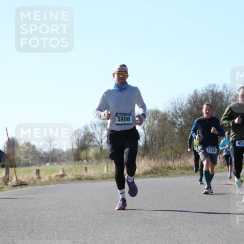 06.04.2025 - 44. Internationalen Wilhelmsburger Insellauf Jannik Wohlers http://msf.ph/oto/7621727 06.04.2025 10:15:01 Laufen 3808, 3793, 4527, 31, 4323 meine-sportfotos.de