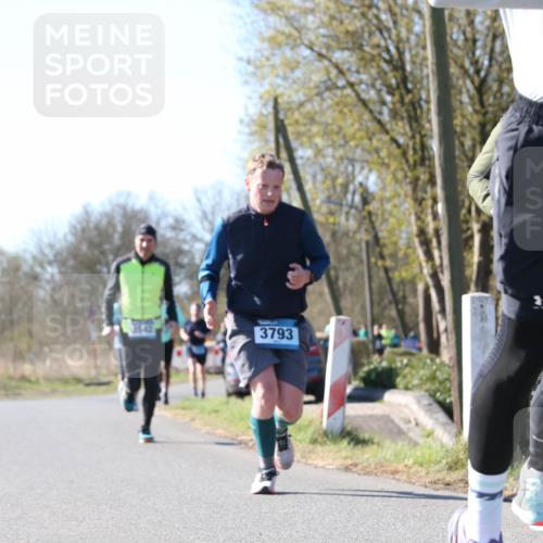 06.04.2025 - 44. Internationalen Wilhelmsburger Insellauf Jannik Wohlers http://msf.ph/oto/7621733 06.04.2025 10:15:04 Laufen 3542, 3793, 3808 meine-sportfotos.de