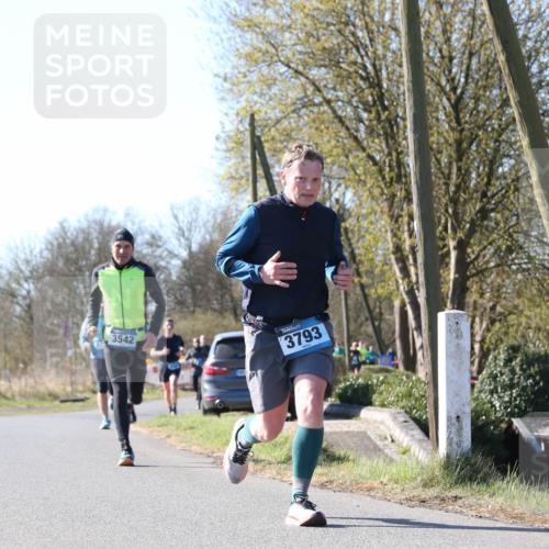 06.04.2025 - 44. Internationalen Wilhelmsburger Insellauf Jannik Wohlers http://msf.ph/oto/7621735 06.04.2025 10:15:04 Laufen 3542, 3793, 4027 meine-sportfotos.de