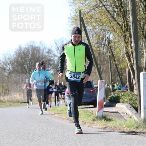 06.04.2025 - 44. Internationalen Wilhelmsburger Insellauf Jannik Wohlers http://msf.ph/oto/7621741 06.04.2025 10:15:05 Laufen 3721, 3542 meine-sportfotos.de