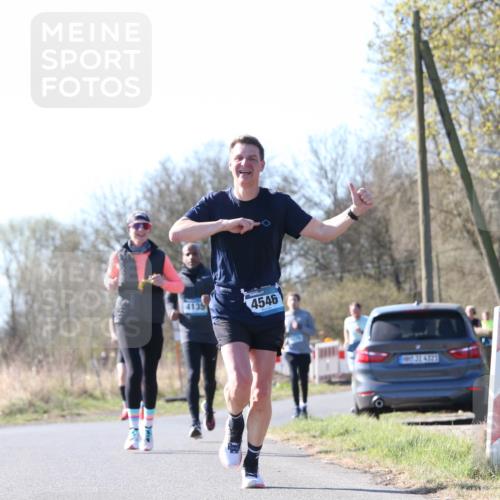 06.04.2025 - 44. Internationalen Wilhelmsburger Insellauf Jannik Wohlers http://msf.ph/oto/7621765 06.04.2025 10:15:12 Laufen 4135, 4546, 31, 4321 meine-sportfotos.de