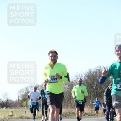 06.04.2025 - 44. Internationalen Wilhelmsburger Insellauf Jannik Wohlers http://msf.ph/oto/7621830 06.04.2025 10:15:33 Laufen 3699, 3447, 3 meine-sportfotos.de