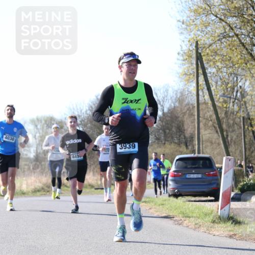 06.04.2025 - 44. Internationalen Wilhelmsburger Insellauf Jannik Wohlers http://msf.ph/oto/7621862 06.04.2025 10:15:42 Laufen 4030, 445, 3939, 31, 4321 meine-sportfotos.de