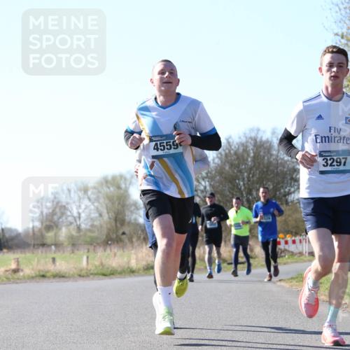06.04.2025 - 44. Internationalen Wilhelmsburger Insellauf Jannik Wohlers http://msf.ph/oto/7621880 06.04.2025 10:15:47 Laufen 4559, 4529, 3297, 31, 4323 meine-sportfotos.de