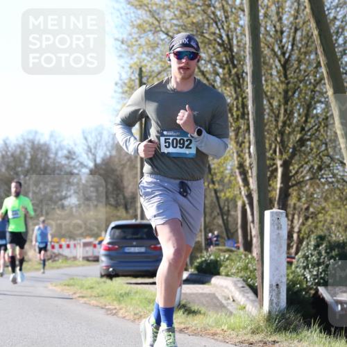 06.04.2025 - 44. Internationalen Wilhelmsburger Insellauf Jannik Wohlers http://msf.ph/oto/7621953 06.04.2025 10:16:25 Laufen 5092 meine-sportfotos.de