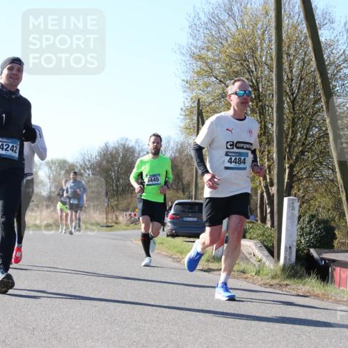 06.04.2025 - 44. Internationalen Wilhelmsburger Insellauf Jannik Wohlers http://msf.ph/oto/7621958 06.04.2025 10:16:29 Laufen 4242, 3445, 4484, 31, 4323 meine-sportfotos.de