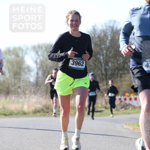 06.04.2025 - 44. Internationalen Wilhelmsburger Insellauf Jannik Wohlers http://msf.ph/oto/7621970 06.04.2025 10:16:34 Laufen 5137, 50, 3962, 4271 meine-sportfotos.de