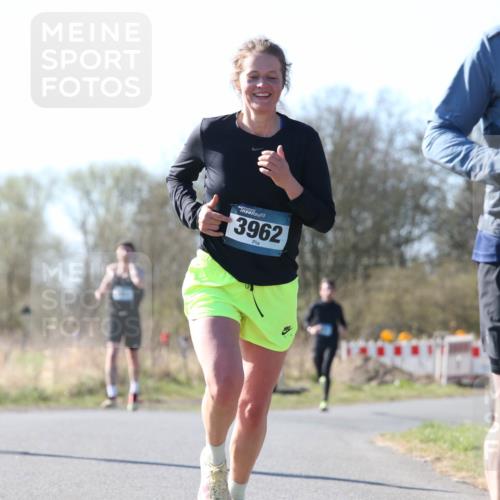 06.04.2025 - 44. Internationalen Wilhelmsburger Insellauf Jannik Wohlers http://msf.ph/oto/7621973 06.04.2025 10:16:35 Laufen 5137, 3962, 4271 meine-sportfotos.de