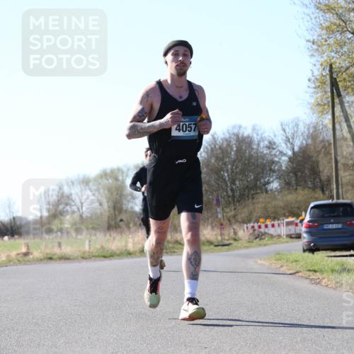 06.04.2025 - 44. Internationalen Wilhelmsburger Insellauf Jannik Wohlers http://msf.ph/oto/7621983 06.04.2025 10:16:44 Laufen 4057 meine-sportfotos.de