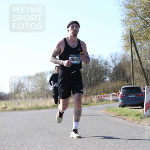 06.04.2025 - 44. Internationalen Wilhelmsburger Insellauf Jannik Wohlers http://msf.ph/oto/7621984 06.04.2025 10:16:44 Laufen 356, 4057, 4, 31, 4323 meine-sportfotos.de