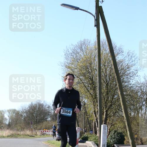 06.04.2025 - 44. Internationalen Wilhelmsburger Insellauf Jannik Wohlers http://msf.ph/oto/7621994 06.04.2025 10:16:47 Laufen 3564 meine-sportfotos.de