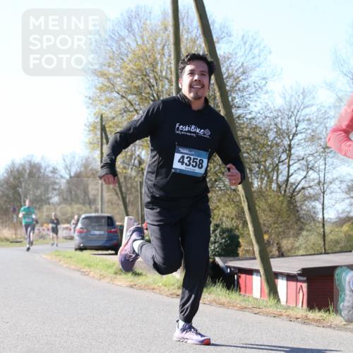 06.04.2025 - 44. Internationalen Wilhelmsburger Insellauf Jannik Wohlers http://msf.ph/oto/7622017 06.04.2025 10:17:04 Laufen 4358 meine-sportfotos.de