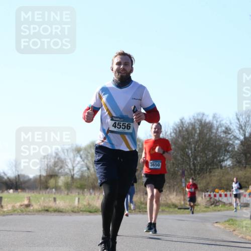 06.04.2025 - 44. Internationalen Wilhelmsburger Insellauf Jannik Wohlers http://msf.ph/oto/7622040 06.04.2025 10:17:33 Laufen 4556, 3650, 4323 meine-sportfotos.de