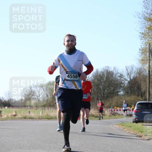 06.04.2025 - 44. Internationalen Wilhelmsburger Insellauf Jannik Wohlers http://msf.ph/oto/7622042 06.04.2025 10:17:33 Laufen 4556, 650, 431, 4323 meine-sportfotos.de