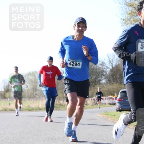06.04.2025 - 44. Internationalen Wilhelmsburger Insellauf Jannik Wohlers http://msf.ph/oto/7622094 06.04.2025 10:17:55 Laufen 4294, 40, 5033 meine-sportfotos.de