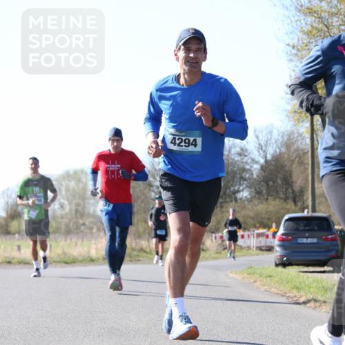 06.04.2025 - 44. Internationalen Wilhelmsburger Insellauf Jannik Wohlers http://msf.ph/oto/7622095 06.04.2025 10:17:55 Laufen 4294, 5031 meine-sportfotos.de