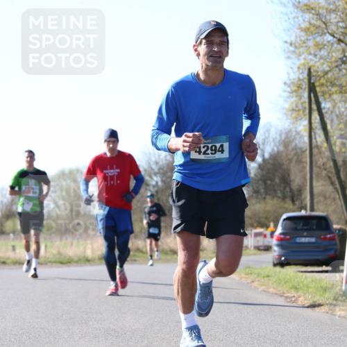 06.04.2025 - 44. Internationalen Wilhelmsburger Insellauf Jannik Wohlers http://msf.ph/oto/7622097 06.04.2025 10:17:56 Laufen 4294, 50 meine-sportfotos.de