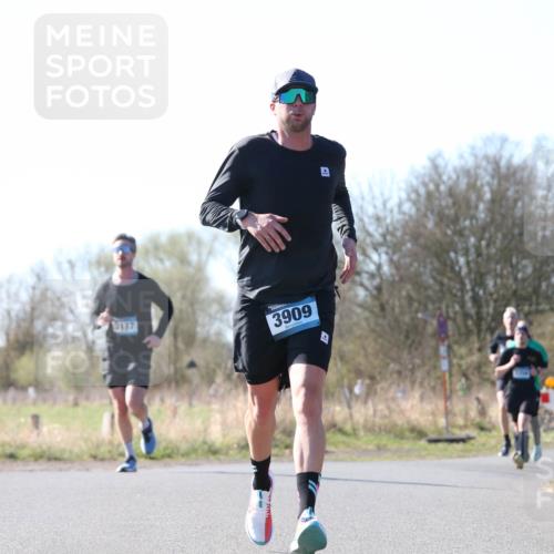 06.04.2025 - 44. Internationalen Wilhelmsburger Insellauf Jannik Wohlers http://msf.ph/oto/7622117 06.04.2025 10:18:03 Laufen 3177, 3909 meine-sportfotos.de
