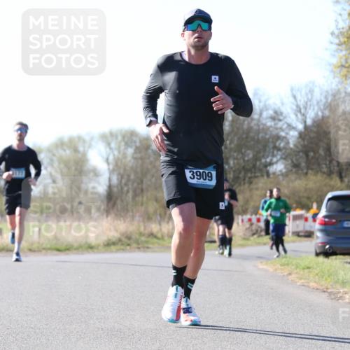 06.04.2025 - 44. Internationalen Wilhelmsburger Insellauf Jannik Wohlers http://msf.ph/oto/7622124 06.04.2025 10:18:04 Laufen 3909 meine-sportfotos.de
