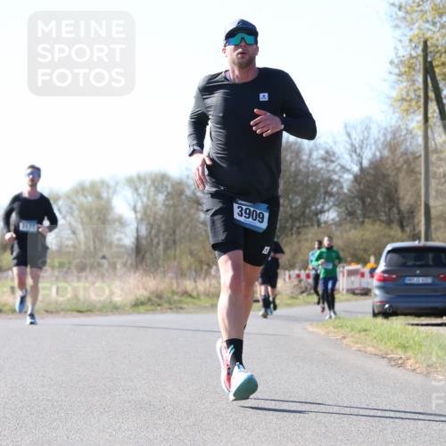 06.04.2025 - 44. Internationalen Wilhelmsburger Insellauf Jannik Wohlers http://msf.ph/oto/7622125 06.04.2025 10:18:04 Laufen 3909 meine-sportfotos.de