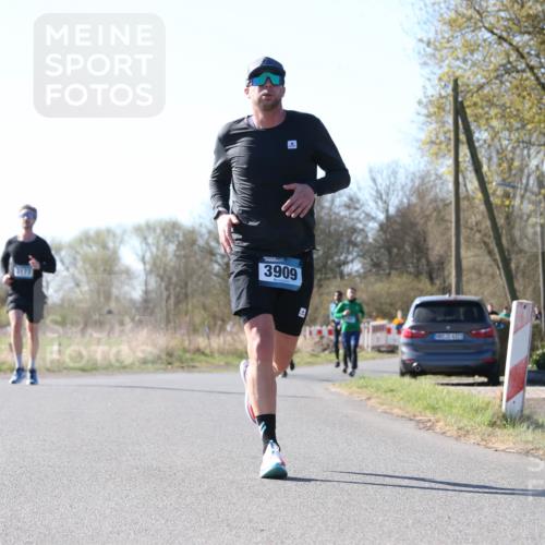 06.04.2025 - 44. Internationalen Wilhelmsburger Insellauf Jannik Wohlers http://msf.ph/oto/7622126 06.04.2025 10:18:04 Laufen 3909 meine-sportfotos.de