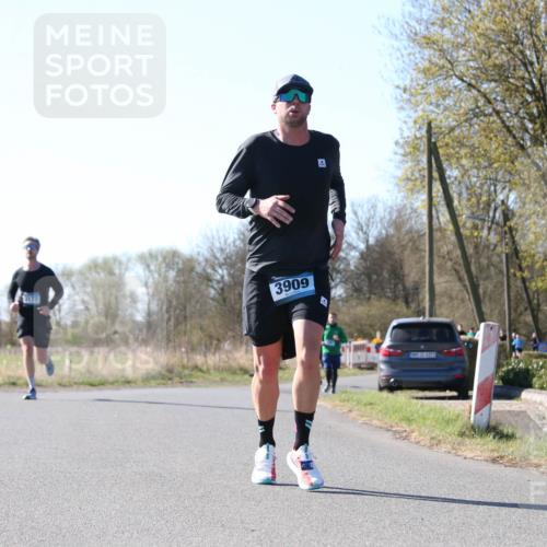06.04.2025 - 44. Internationalen Wilhelmsburger Insellauf Jannik Wohlers http://msf.ph/oto/7622128 06.04.2025 10:18:05 Laufen 3909 meine-sportfotos.de