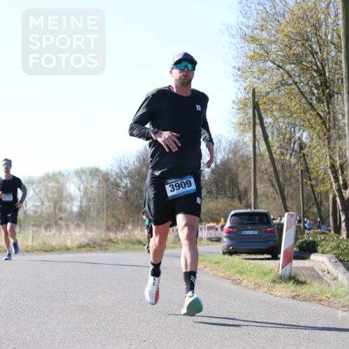 06.04.2025 - 44. Internationalen Wilhelmsburger Insellauf Jannik Wohlers http://msf.ph/oto/7622129 06.04.2025 10:18:05 Laufen 3909, 1448, 31, 4323 meine-sportfotos.de