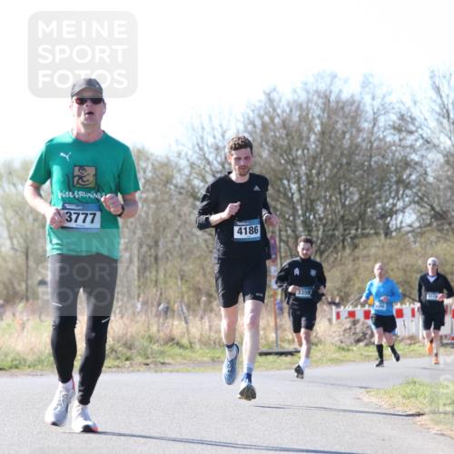 06.04.2025 - 44. Internationalen Wilhelmsburger Insellauf Jannik Wohlers http://msf.ph/oto/7622179 06.04.2025 10:18:28 Laufen 3777, 4186, 3359, 4321 meine-sportfotos.de