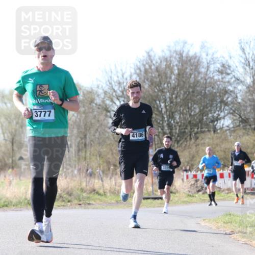 06.04.2025 - 44. Internationalen Wilhelmsburger Insellauf Jannik Wohlers http://msf.ph/oto/7622180 06.04.2025 10:18:28 Laufen 3777, 4186, 335, 4321 meine-sportfotos.de