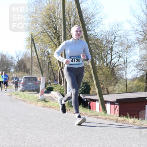06.04.2025 - 44. Internationalen Wilhelmsburger Insellauf Jannik Wohlers http://msf.ph/oto/7622249 06.04.2025 10:19:21 Laufen 4120 meine-sportfotos.de