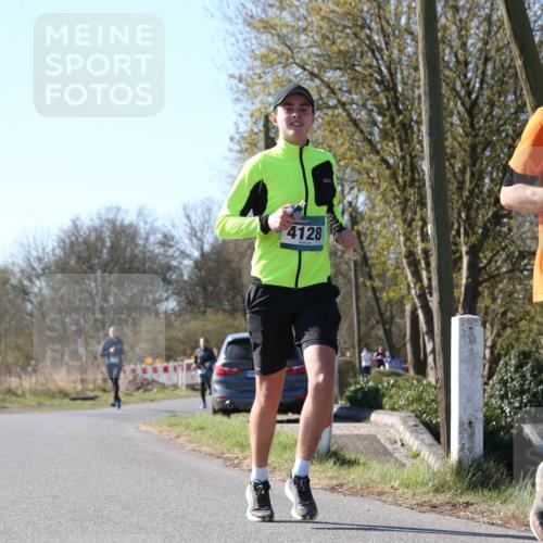 06.04.2025 - 44. Internationalen Wilhelmsburger Insellauf Jannik Wohlers http://msf.ph/oto/7622269 06.04.2025 10:19:43 Laufen 4128, 4178 meine-sportfotos.de